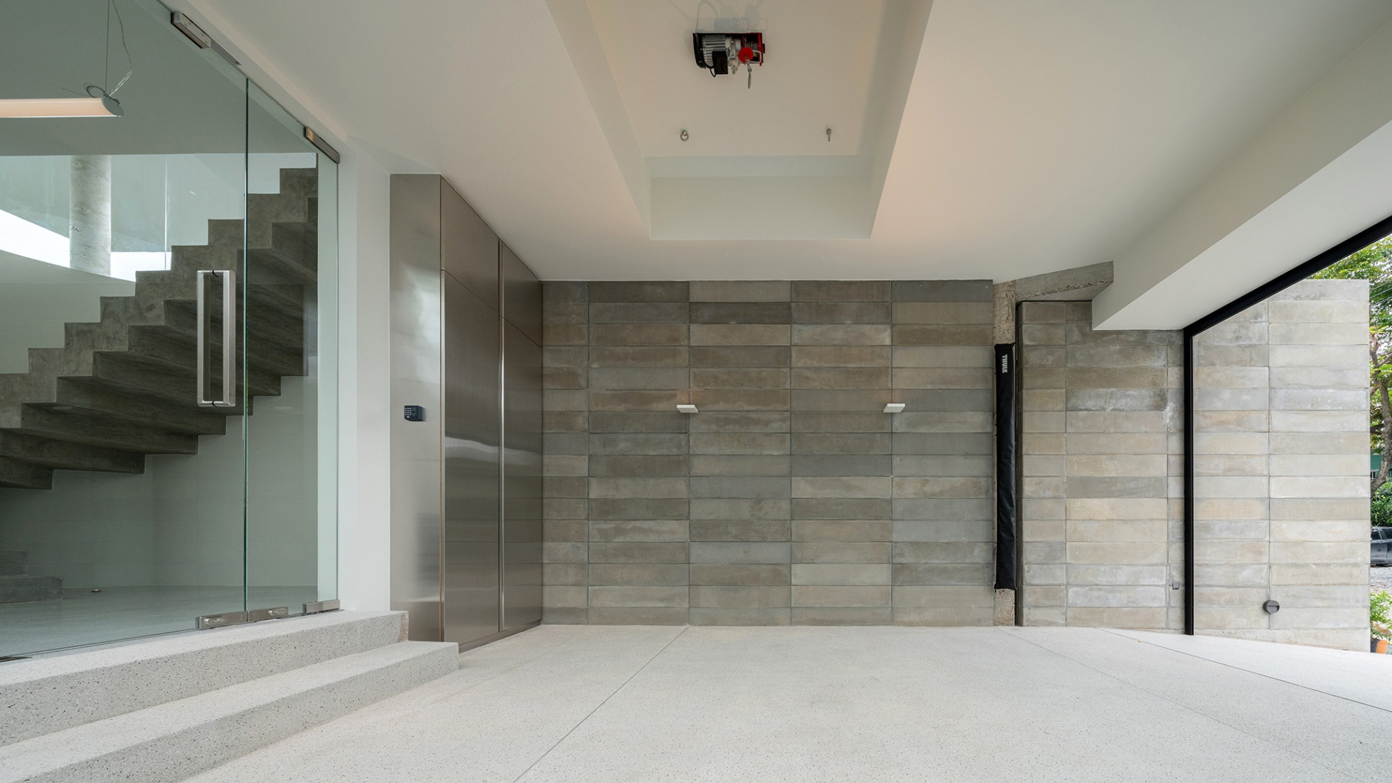 Casa AA por PHTAA. Fotografía por Kukkong. Casa AA por PHTAA. Fotografía por Kukkong.