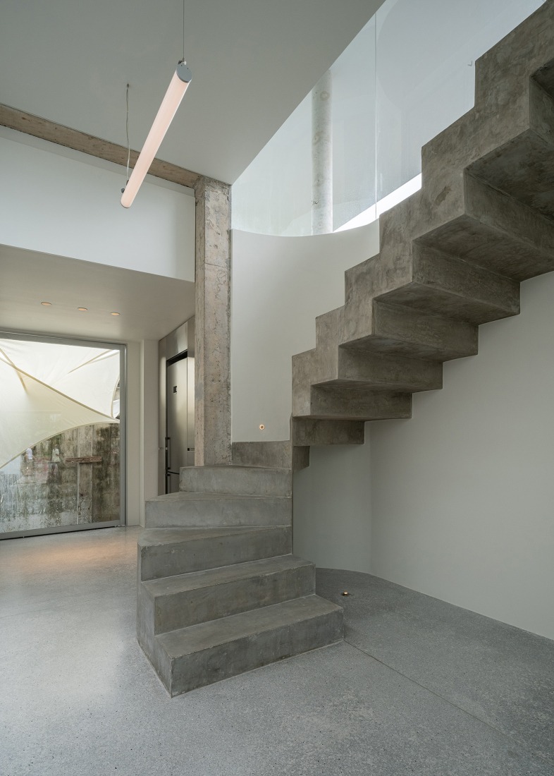 Casa AA por PHTAA. Fotografía por Kukkong. Casa AA por PHTAA. Fotografía por Kukkong.