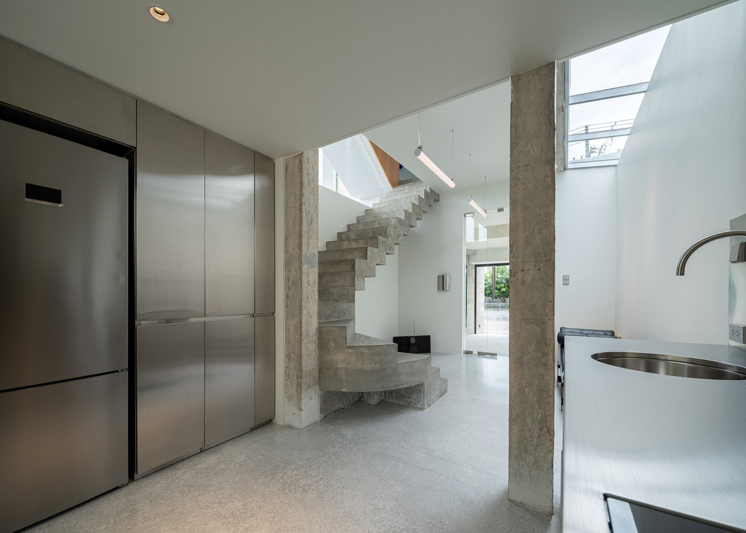 Casa AA por PHTAA. Fotografía por Kukkong. Casa AA por PHTAA. Fotografía por Kukkong.