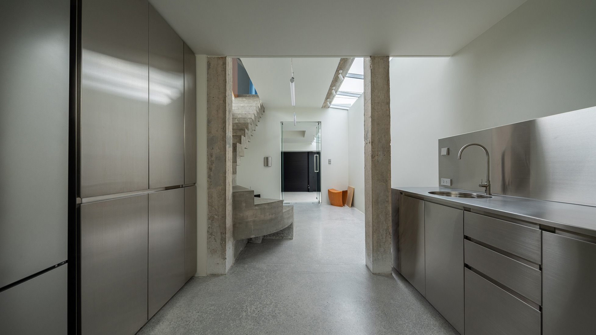 Casa AA por PHTAA. Fotografía por Kukkong. Casa AA por PHTAA. Fotografía por Kukkong.