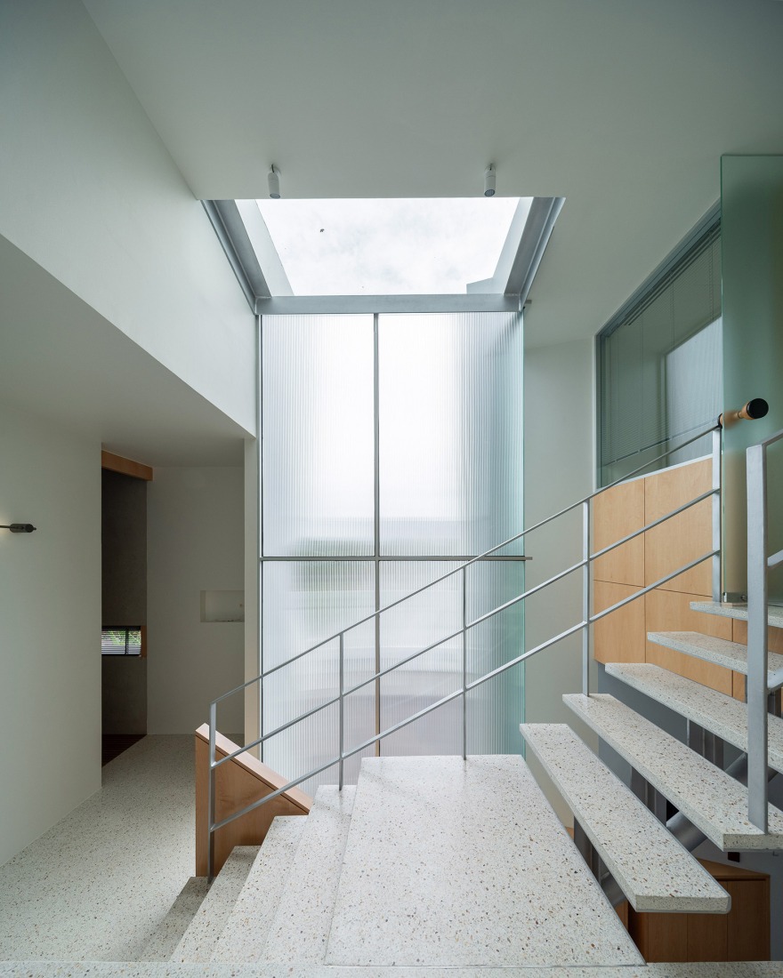 Casa AA por PHTAA. Fotografía por Kukkong. Casa AA por PHTAA. Fotografía por Kukkong.