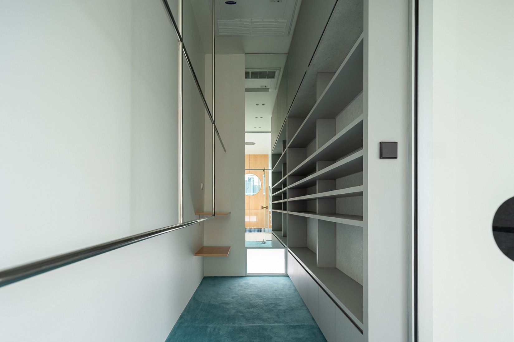 Casa AA por PHTAA. Fotografía por Kukkong. Casa AA por PHTAA. Fotografía por Kukkong.