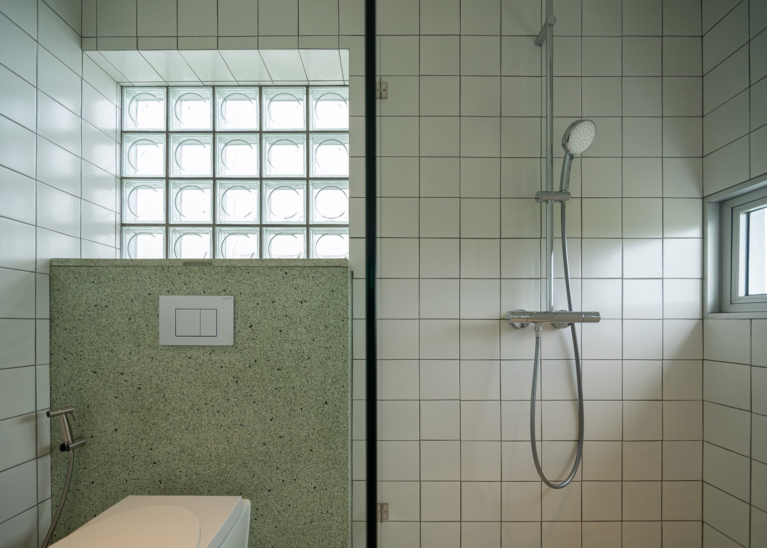 Casa AA por PHTAA. Fotografía por Kukkong. Casa AA por PHTAA. Fotografía por Kukkong.