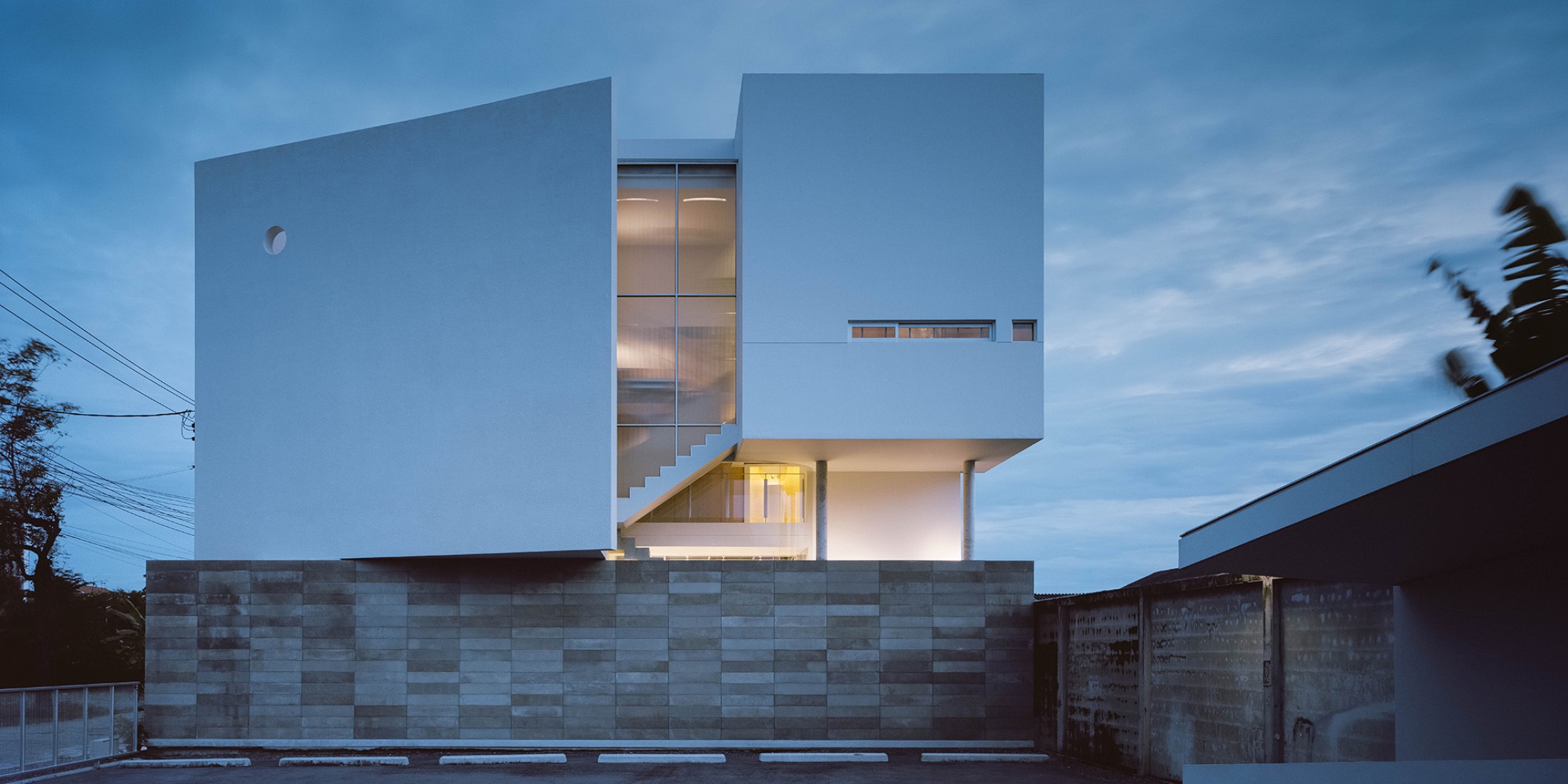 Casa AA por PHTAA. Fotografía por Santana Petchsuk. Casa AA por PHTAA. Fotografía por Santana Petchsuk.