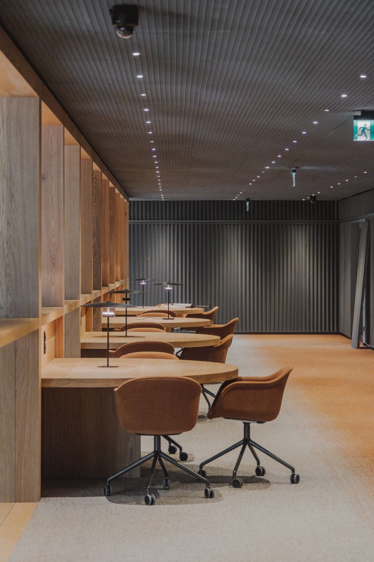 Towarowa 22 - Office house phase B by Jems Architekci. Photograph by Maria Kot.