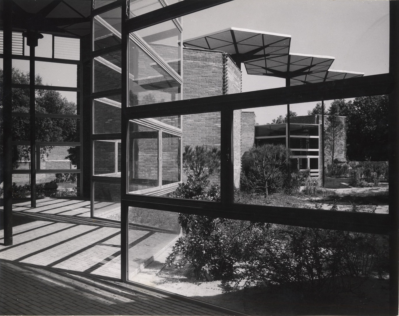 Hexagon Pavilion. Fourth International Agricultural Fair, 1959. Architects José Antonio Corrales and Ramón Vázquez Molezún. Library of the School of Architecture, Polytechnic University of Madrid.