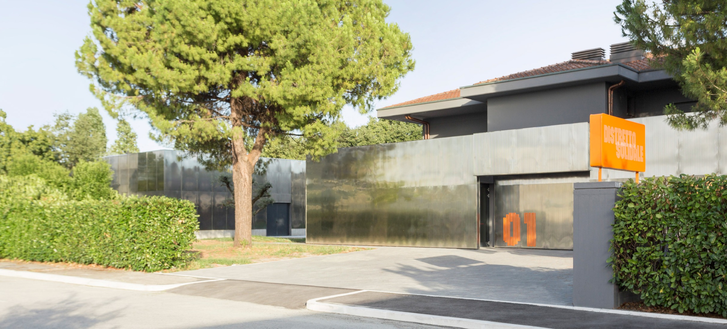 Distrito Solidario de Cesena por Pier Currà Architettura. Fotografía por Nicolas Piazza.