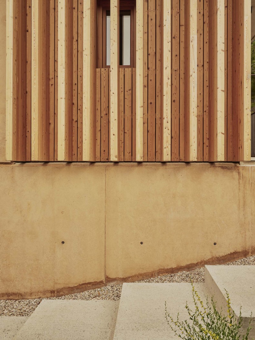 Casa en Cala Tamarit por Raúl Sánchez. Fotografía por David Zarzoso. Casa en Cala Tamarit por Raúl Sánchez. Fotografía por David Zarzoso.