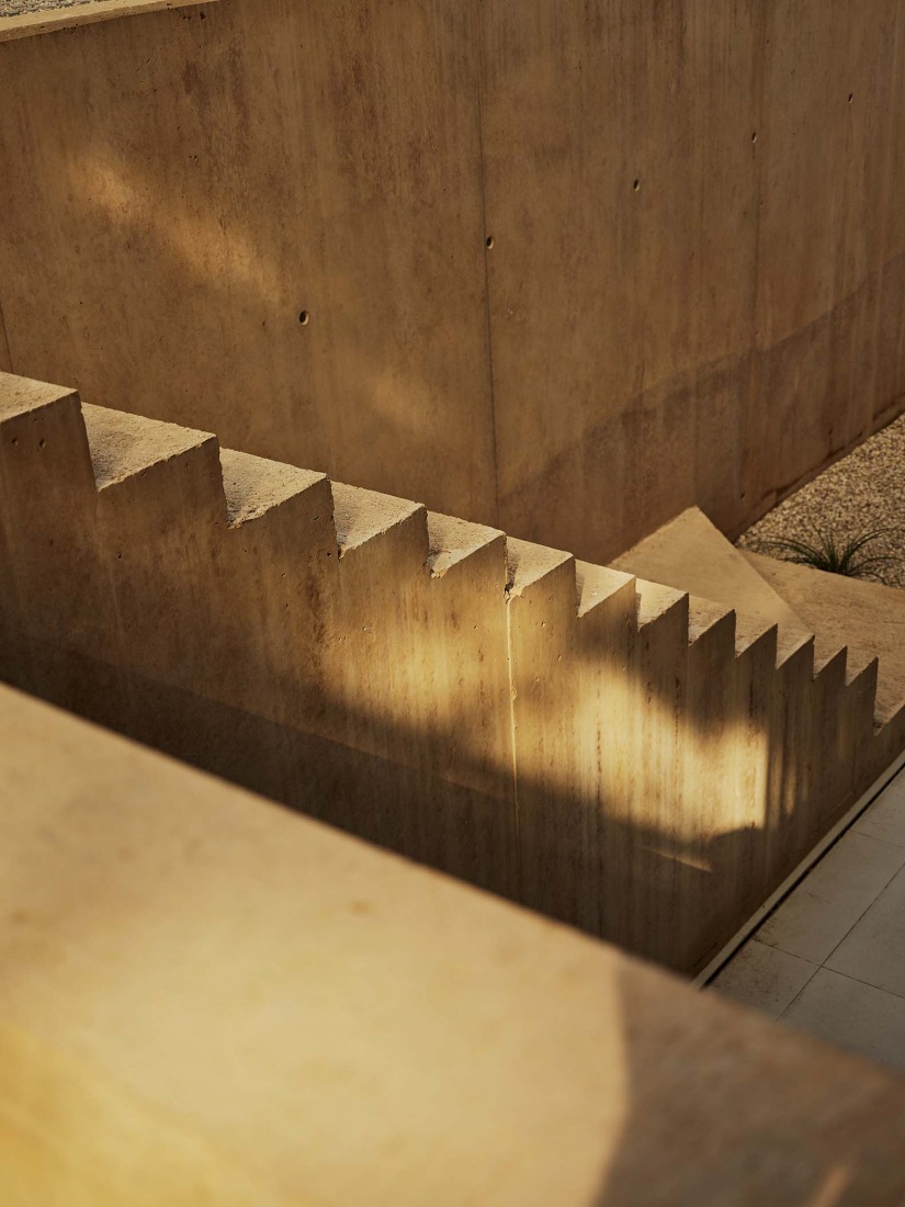 Casa en Cala Tamarit por Raúl Sánchez. Fotografía por David Zarzoso. Casa en Cala Tamarit por Raúl Sánchez. Fotografía por David Zarzoso.