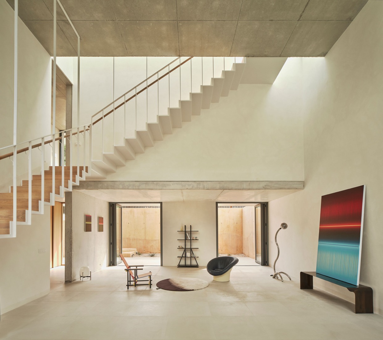 Casa en Cala Tamarit por Raúl Sánchez. Fotografía por David Zarzoso. Casa en Cala Tamarit por Raúl Sánchez. Fotografía por David Zarzoso.