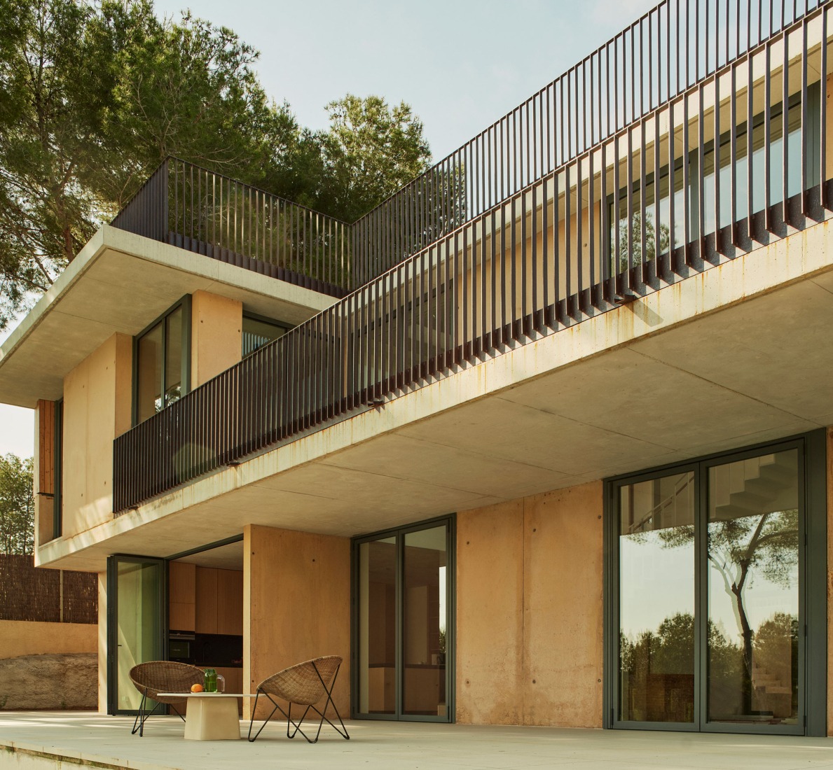 Casa en Cala Tamarit por Raúl Sánchez. Fotografía por David Zarzoso. Casa en Cala Tamarit por Raúl Sánchez. Fotografía por David Zarzoso.