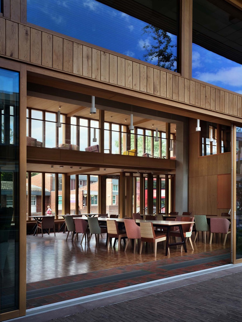 Residencia para mayores Appleby Blue por Witherford Watson Mann Architects. Fotografía por Philip Vile.