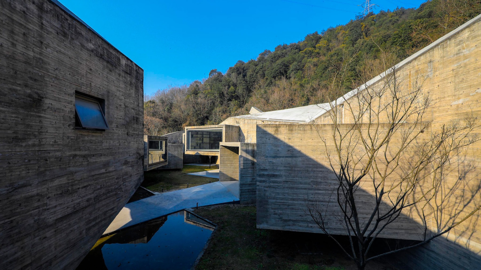 Xiao Feng Art Museum by ZAO / standardarchitecture. Photography by Shen Yang.