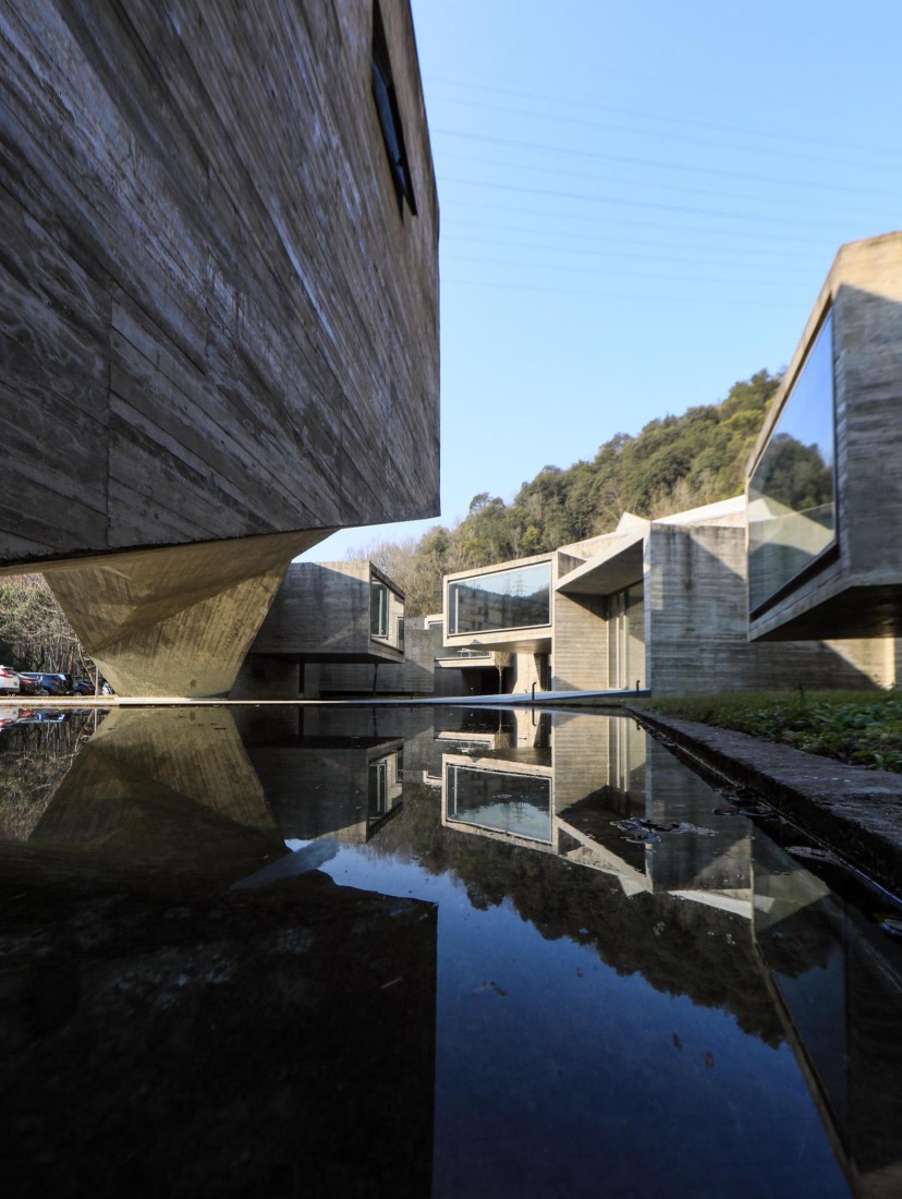 Xiao Feng Art Museum by ZAO / standardarchitecture. Photography by Shen Yang.