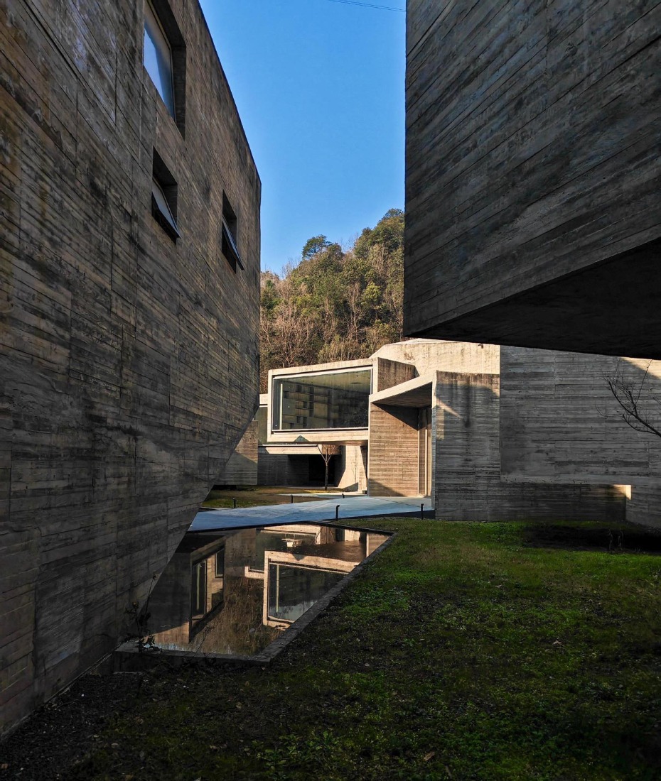 Xiao Feng Art Museum by ZAO / standardarchitecture. Photography by Shen Yang.