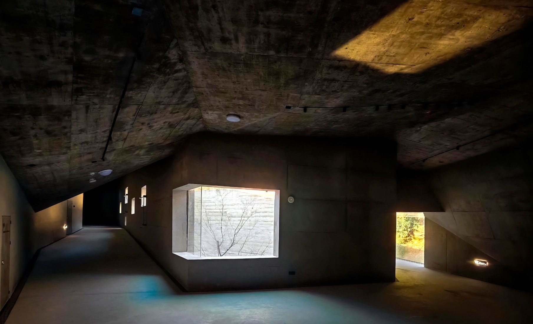 Xiao Feng Art Museum by ZAO / standardarchitecture. Photography by Shen Yang.