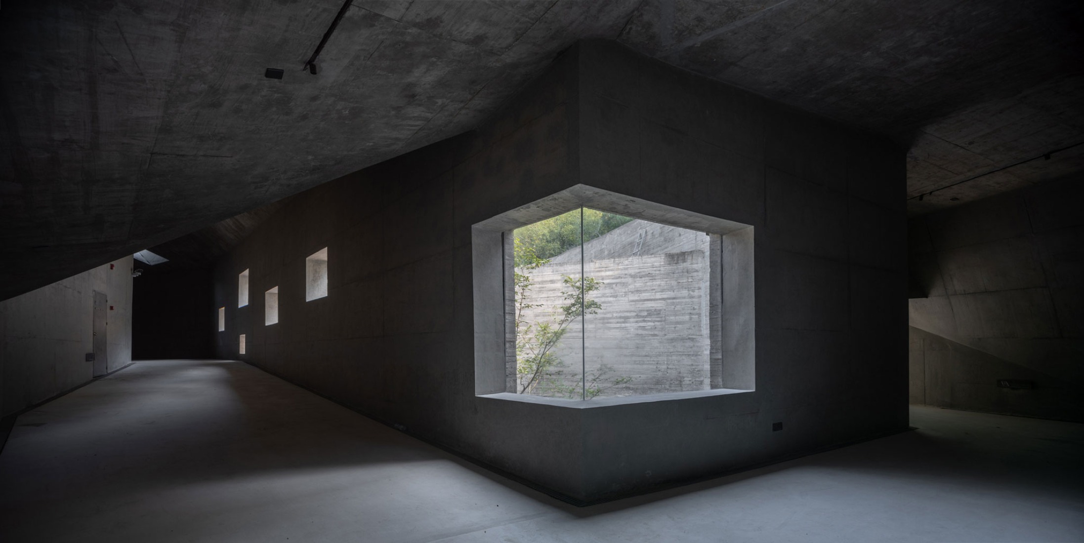 Xiao Feng Art Museum by ZAO / standardarchitecture. Photography by Qingshan Wu.