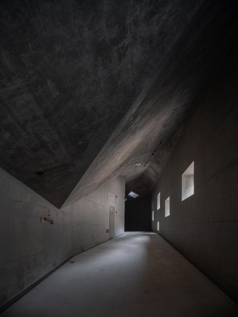 Xiao Feng Art Museum by ZAO / standardarchitecture. Photography by Qingshan Wu.