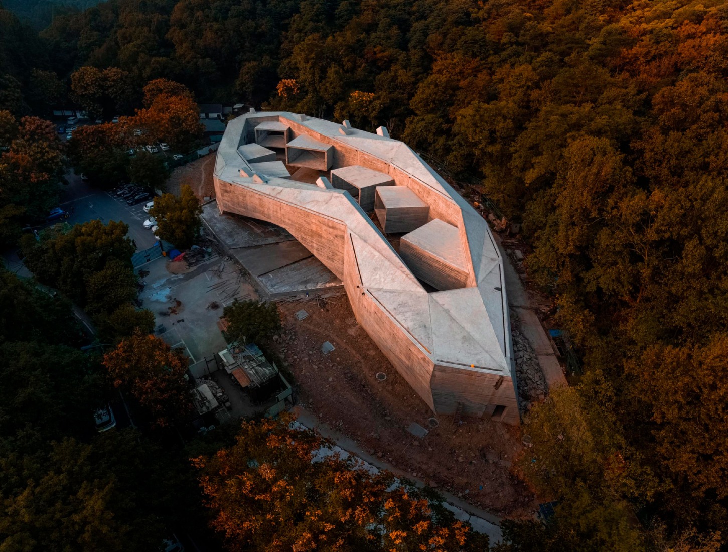 Xiao Feng Art Museum by ZAO / standardarchitecture. Photography by Shen Yang.