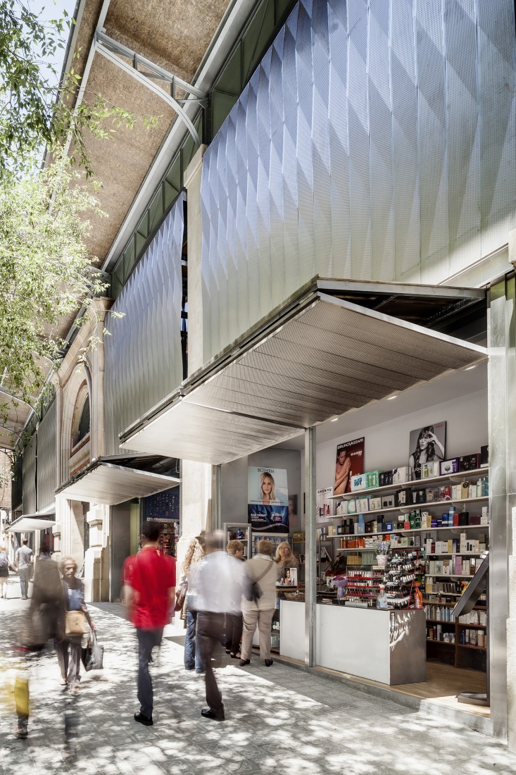 Mercado del Ninot de Barcelona, reformado por Josep Lluís Mateo. Fotografía por Adrià Goula.