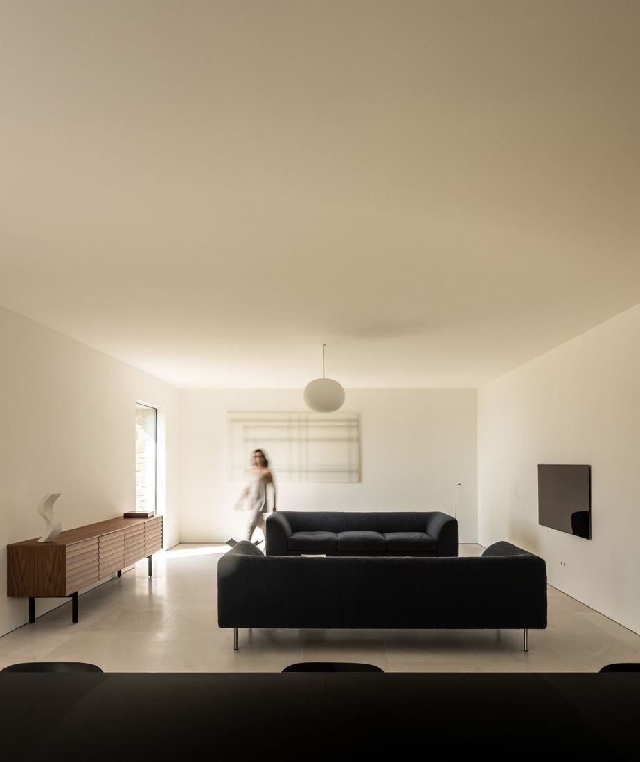 Mas Cadalt by Fran Silvestre Arquitectos. Photograph by Fernando Guerra.
