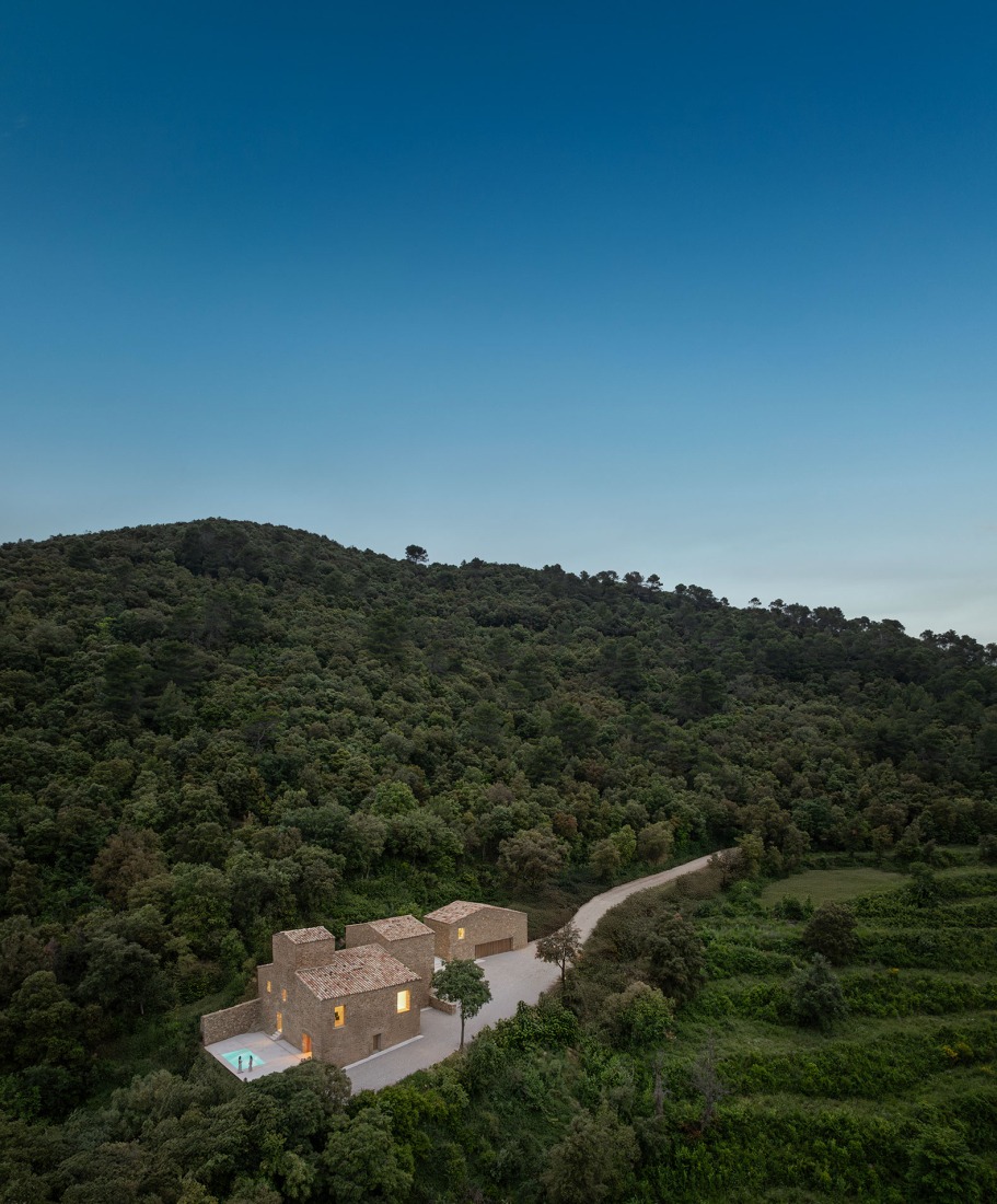 Mas Cadalt by Fran Silvestre Arquitectos. Photograph by Fernando Guerra.