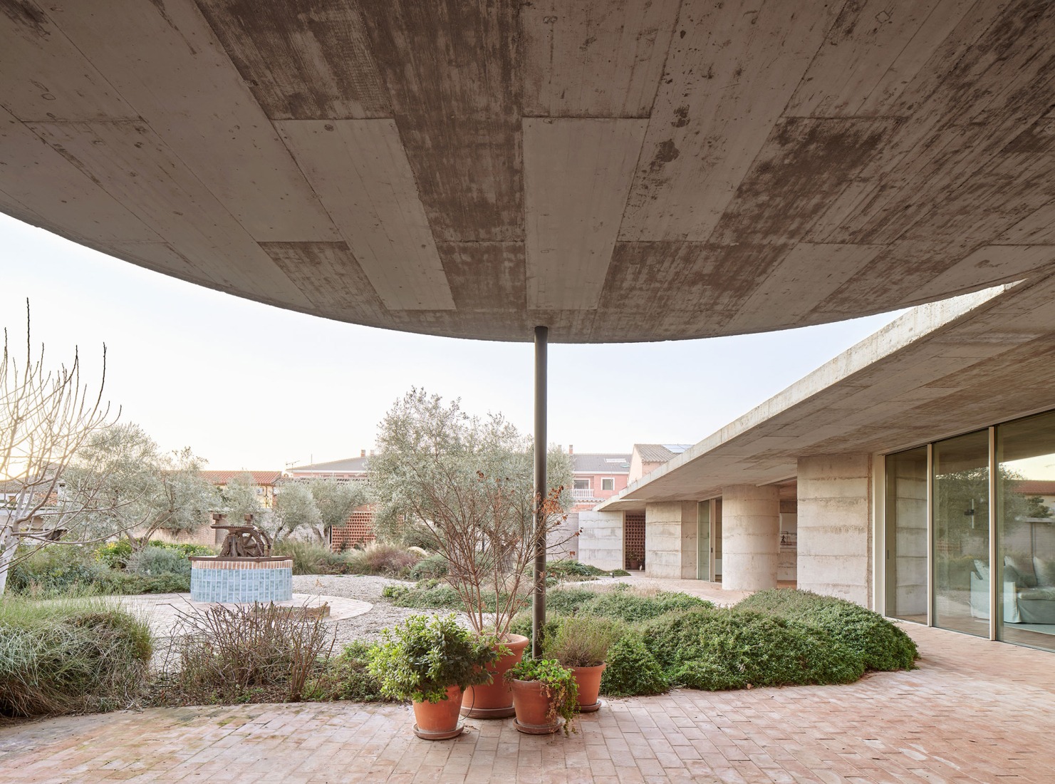 Casa Calera y Chozas por Jorge Vidal. Fotografía por Jose Hevia.
