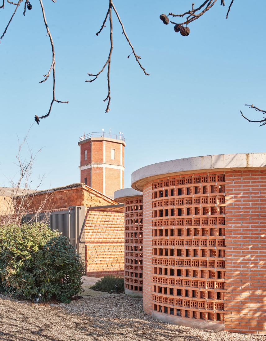 Casa Calera y Chozas por Jorge Vidal. Fotografía por Jose Hevia.