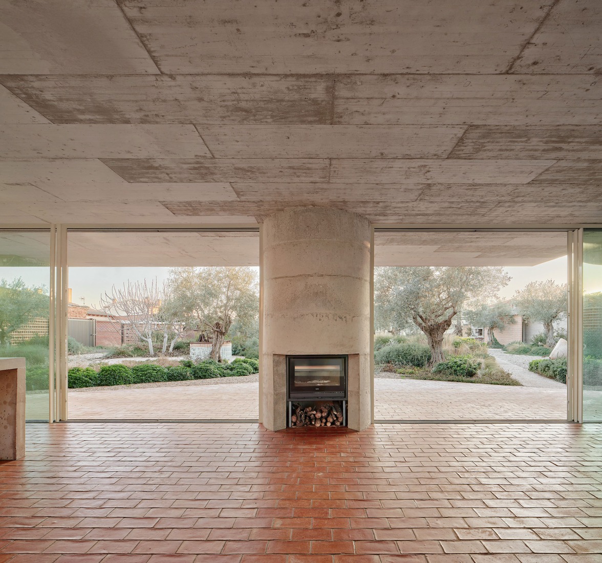Casa Calera y Chozas por Jorge Vidal. Fotografía por Jose Hevia.