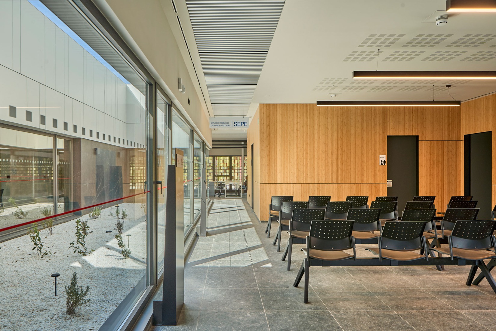 Edificio para ECYL y SEPE por Marcos Rico Arquitectos. Fotografía por Javier Bravo.