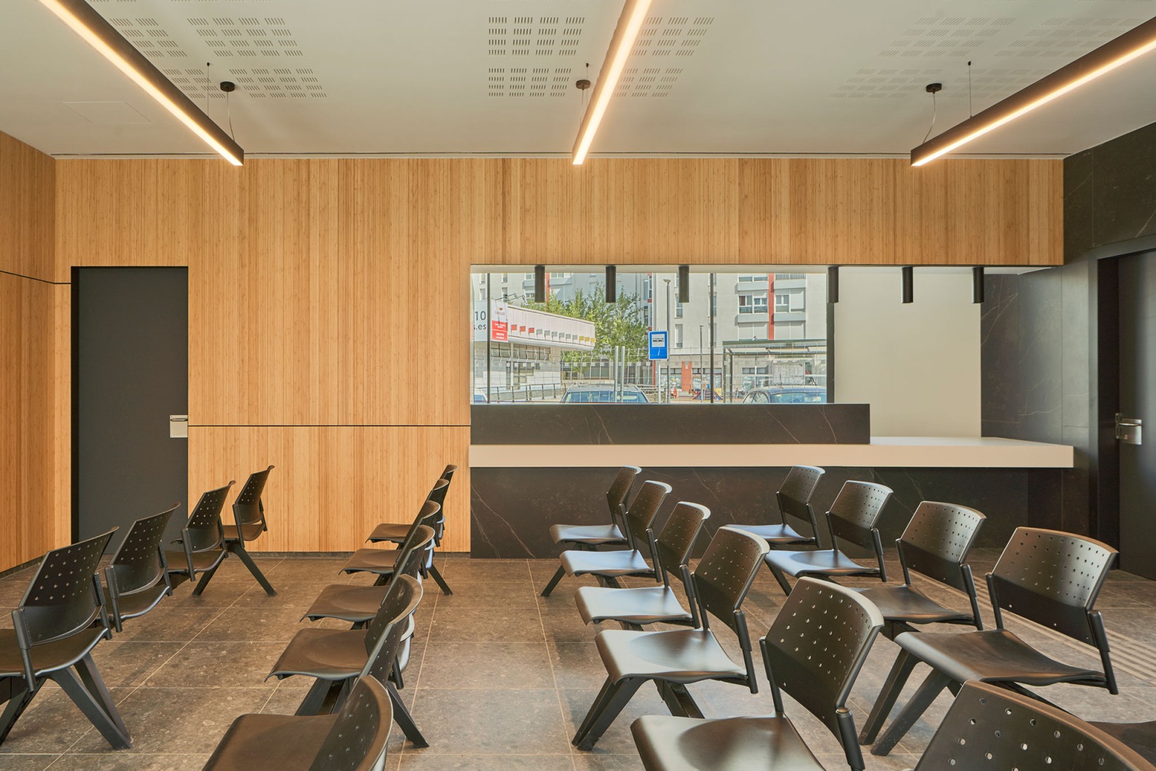 Edificio para ECYL y SEPE por Marcos Rico Arquitectos. Fotografía por Javier Bravo.