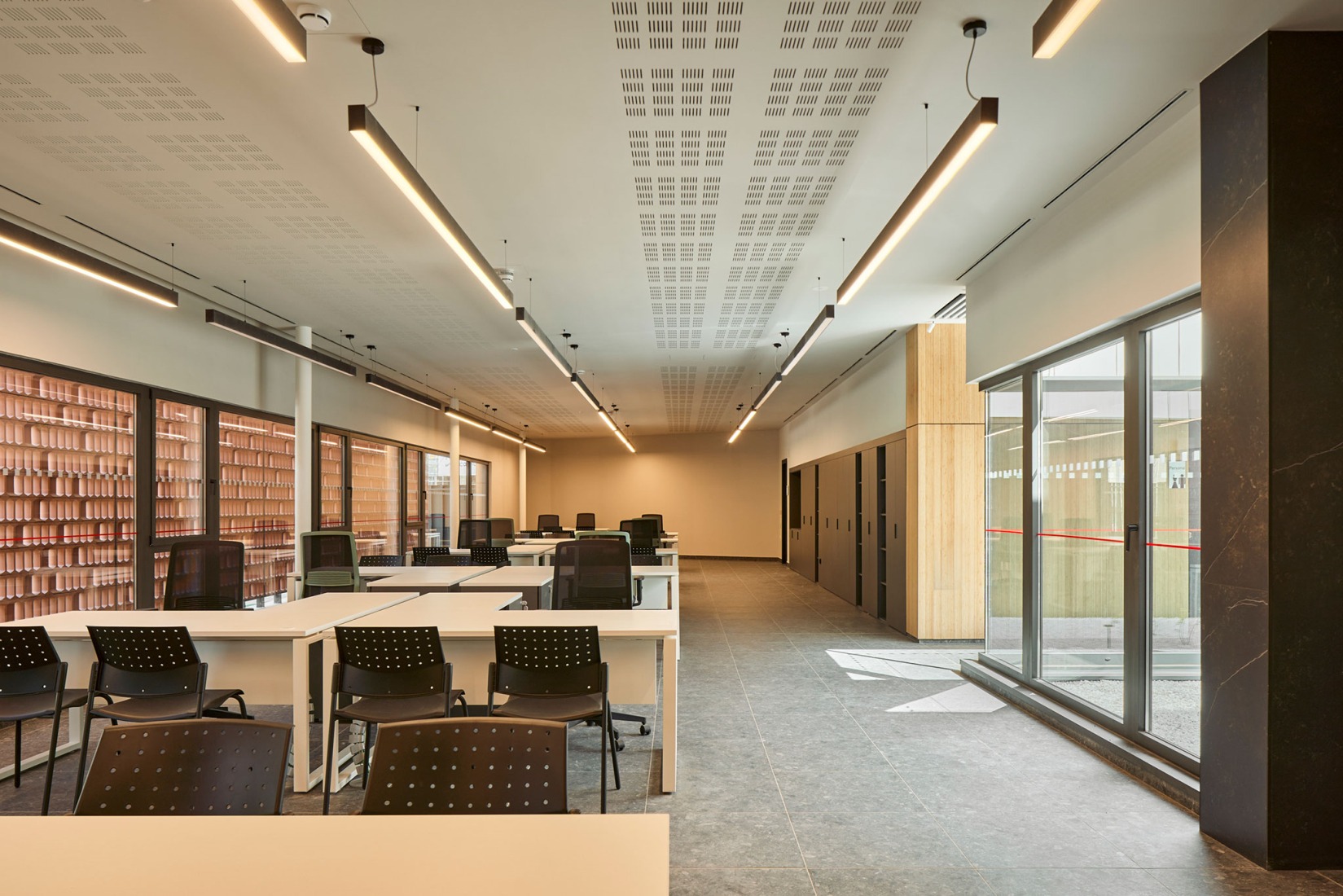 Edificio para ECYL y SEPE por Marcos Rico Arquitectos. Fotografía por Javier Bravo.