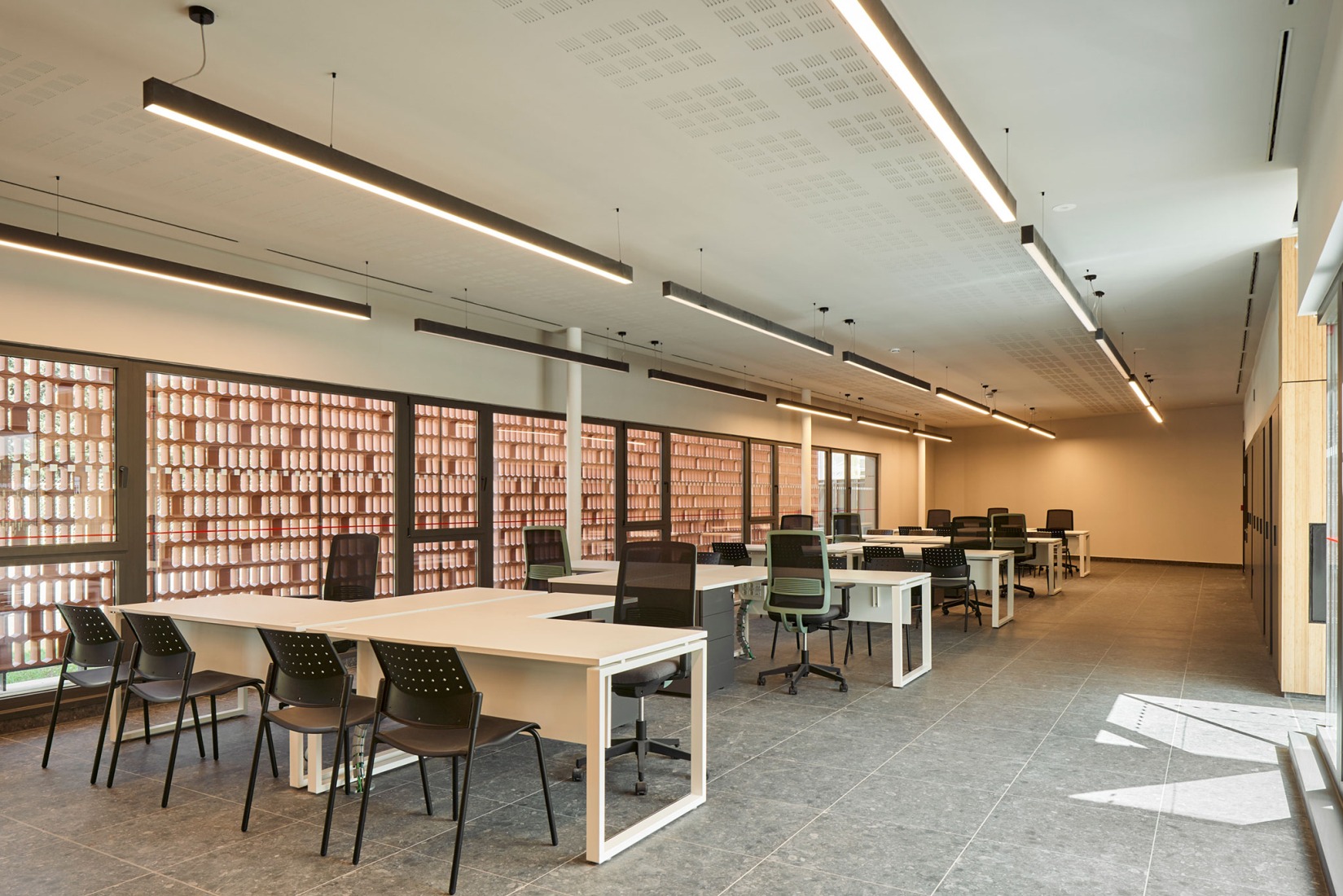 Edificio para ECYL y SEPE por Marcos Rico Arquitectos. Fotografía por Javier Bravo.