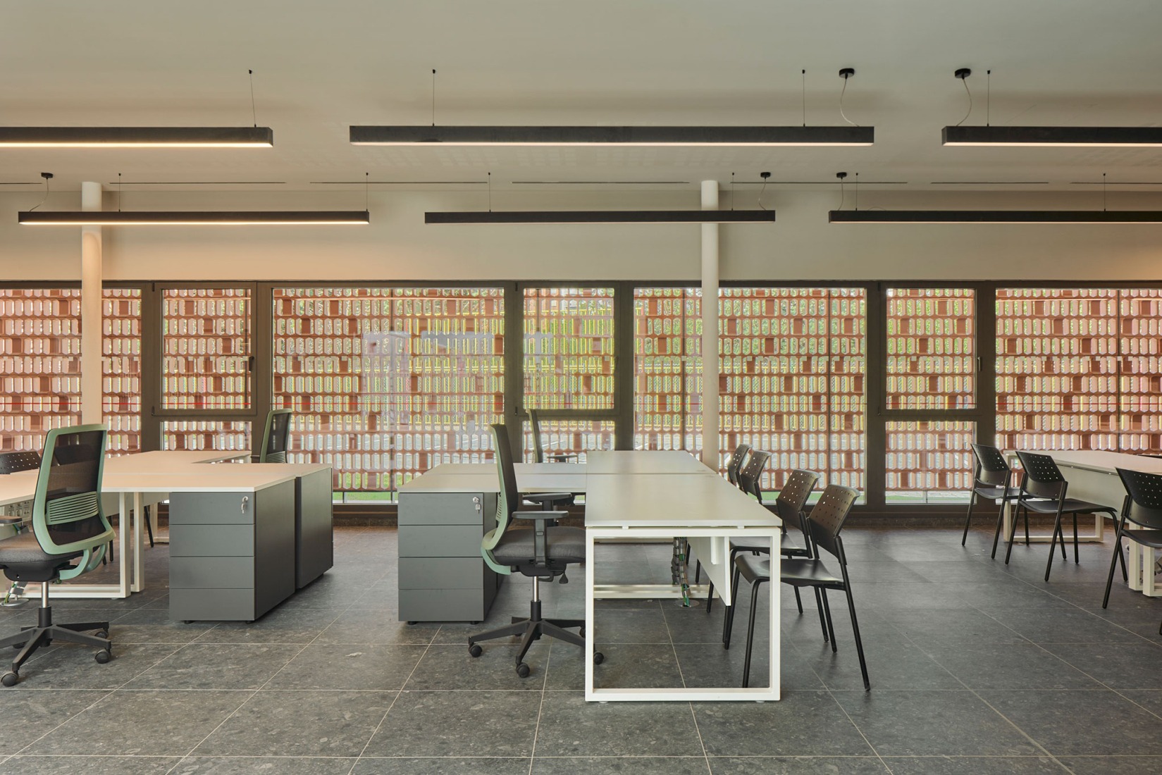 Edificio para ECYL y SEPE por Marcos Rico Arquitectos. Fotografía por Javier Bravo.