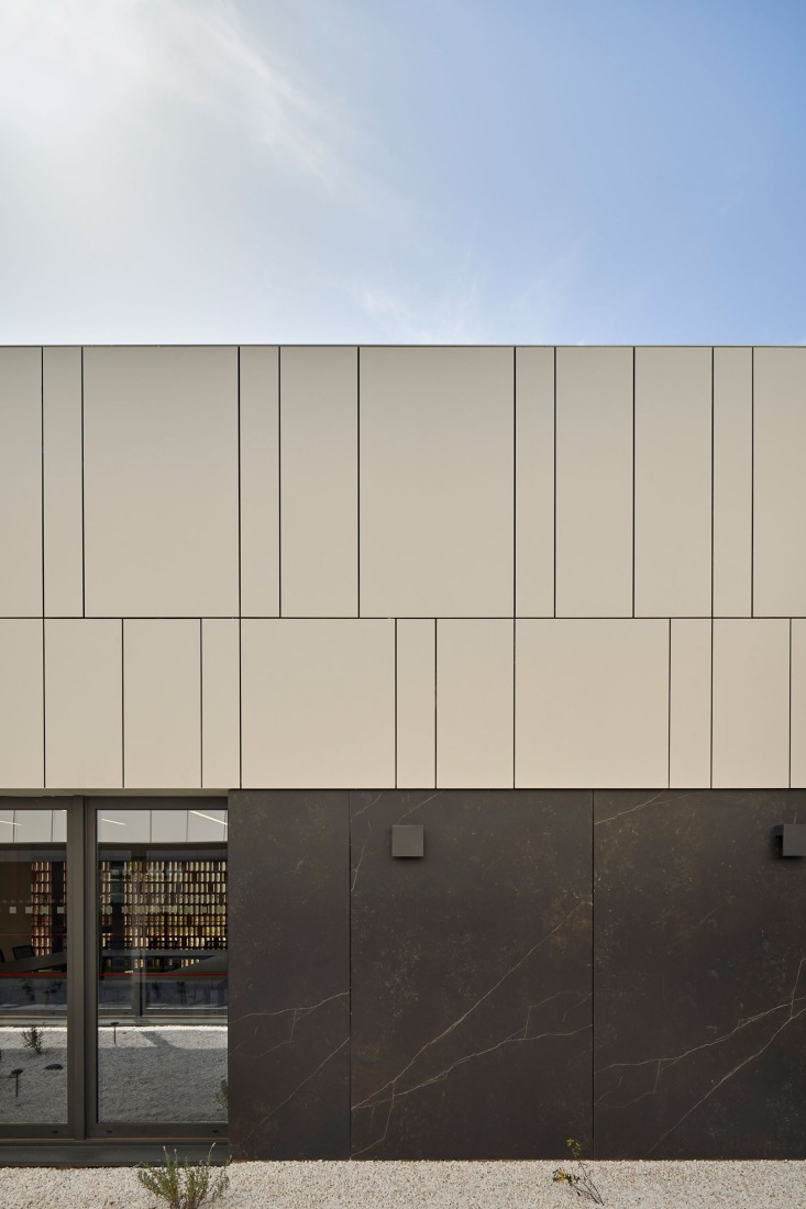 Edificio para ECYL y SEPE por Marcos Rico Arquitectos. Fotografía por Javier Bravo.