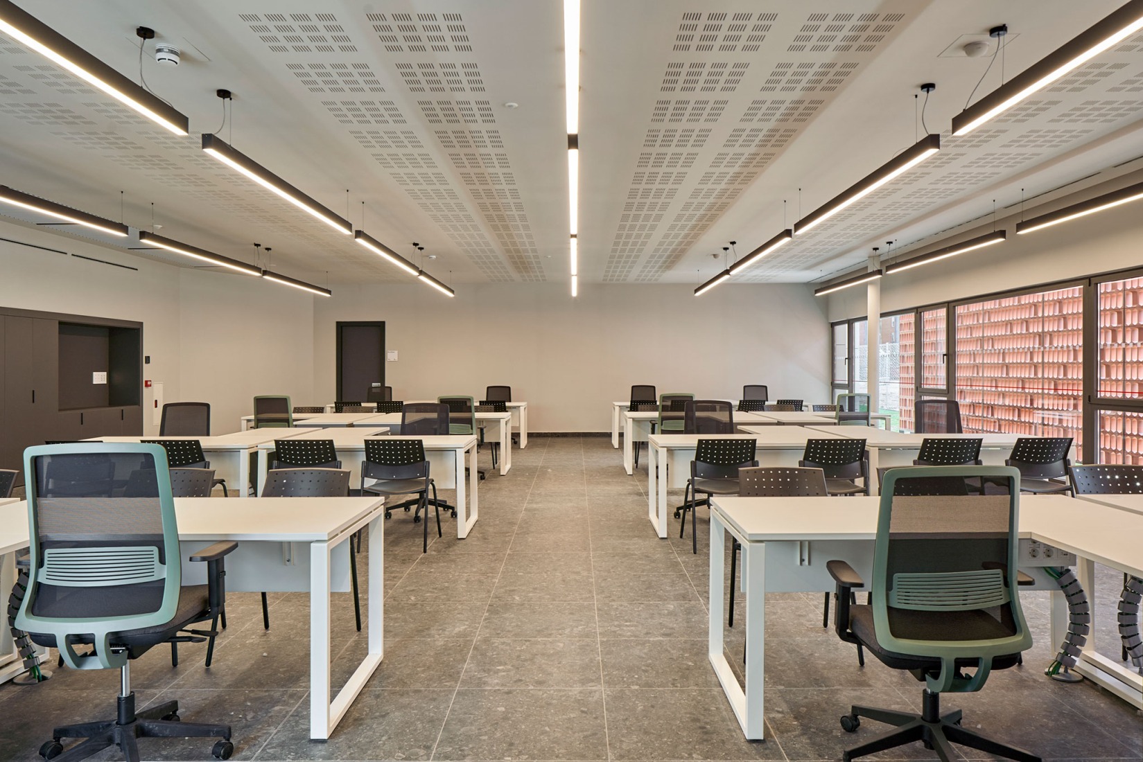 Edificio para ECYL y SEPE por Marcos Rico Arquitectos. Fotografía por Javier Bravo.