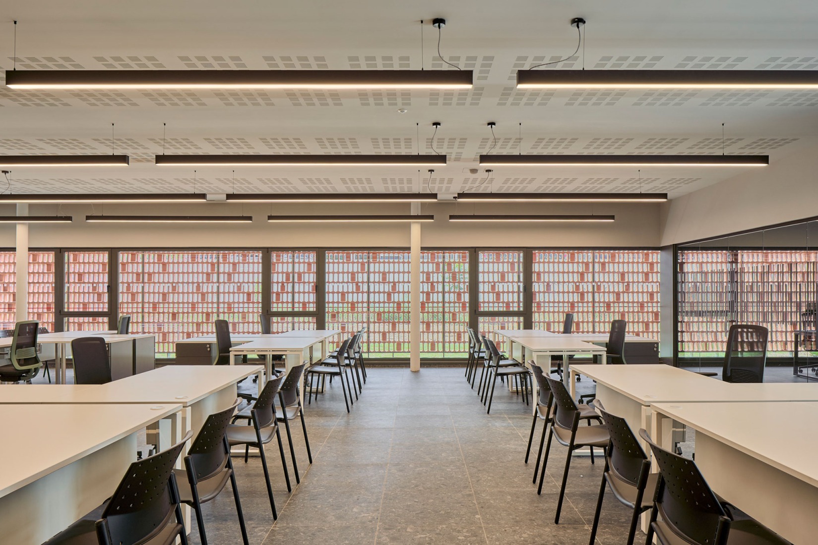 Edificio para ECYL y SEPE por Marcos Rico Arquitectos. Fotografía por Javier Bravo.