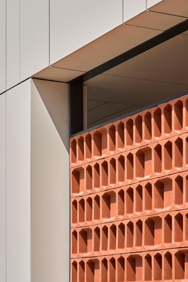 Edificio para ECYL y SEPE por Marcos Rico Arquitectos. Fotografía por Javier Bravo.