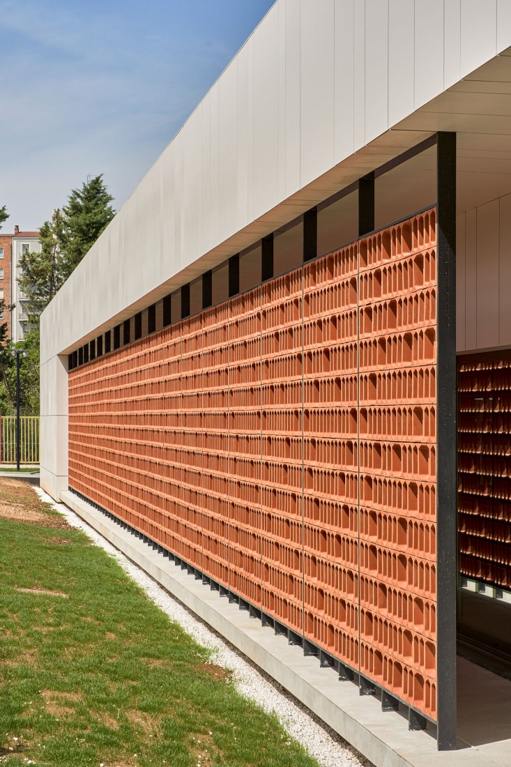 Edificio para ECYL y SEPE por Marcos Rico Arquitectos. Fotografía por Javier Bravo.