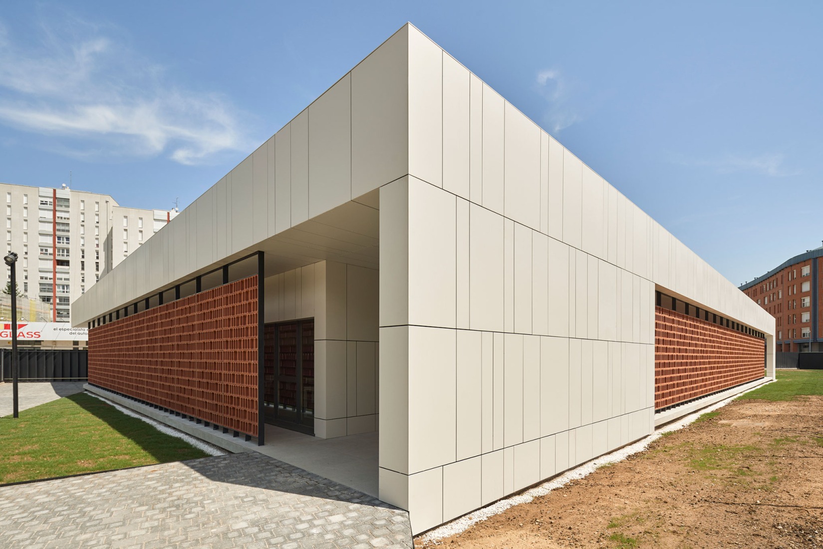 Edificio para ECYL y SEPE por Marcos Rico Arquitectos. Fotografía por Javier Bravo.