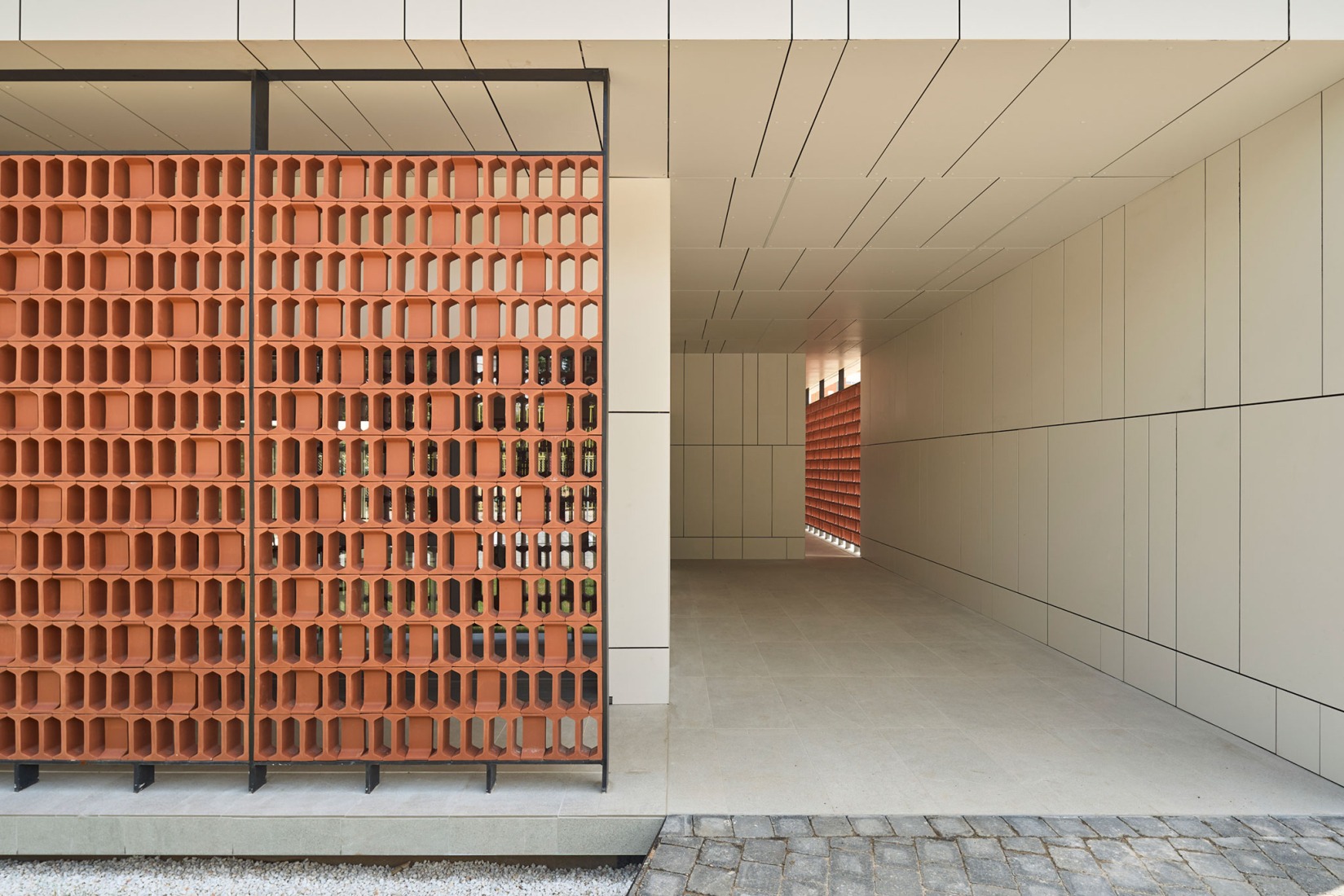 Edificio para ECYL y SEPE por Marcos Rico Arquitectos. Fotografía por Javier Bravo.