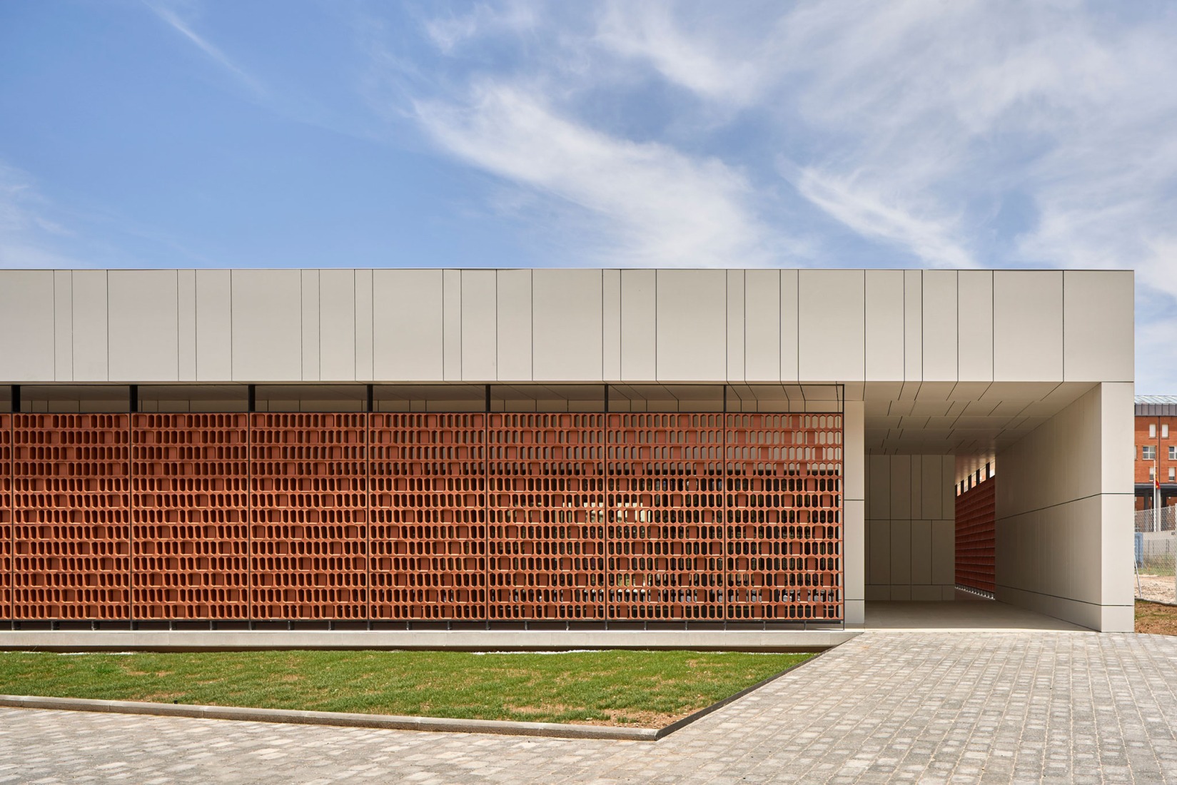 Edificio para ECYL y SEPE por Marcos Rico Arquitectos. Fotografía por Javier Bravo.