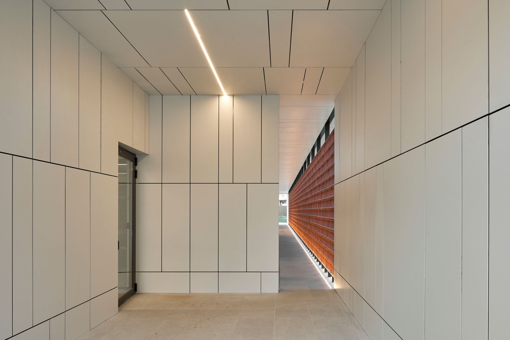 Edificio para ECYL y SEPE por Marcos Rico Arquitectos. Fotografía por Javier Bravo.