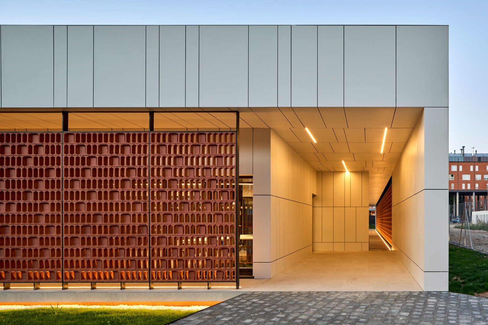 Edificio para ECYL y SEPE por Marcos Rico Arquitectos. Fotografía por Javier Bravo.