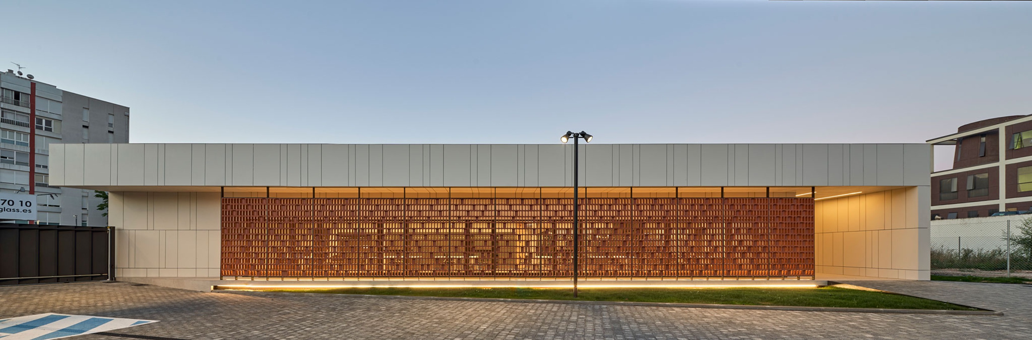 Edificio para ECYL y SEPE por Marcos Rico Arquitectos. Fotografía por Javier Bravo.