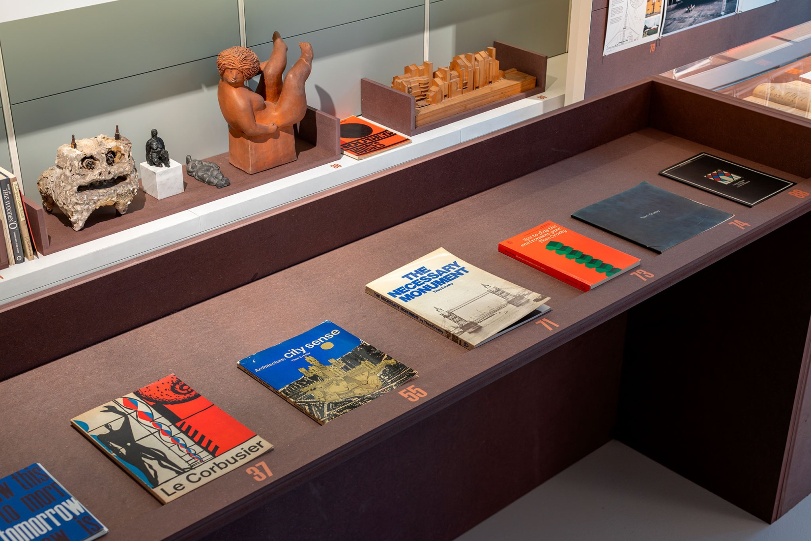 «Theo Crosby: 100 vidas». Fotografía cortesía por Pentagram’s Osh Gallery.