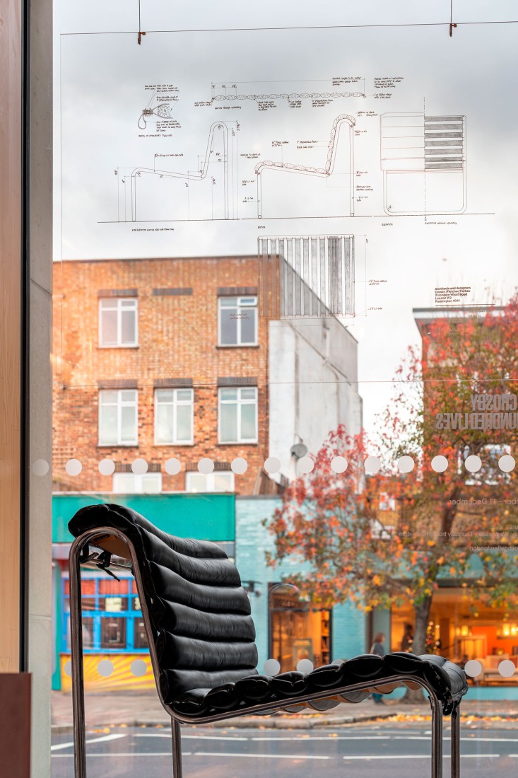 «Theo Crosby: 100 vidas». Fotografía cortesía por Pentagram’s Osh Gallery.