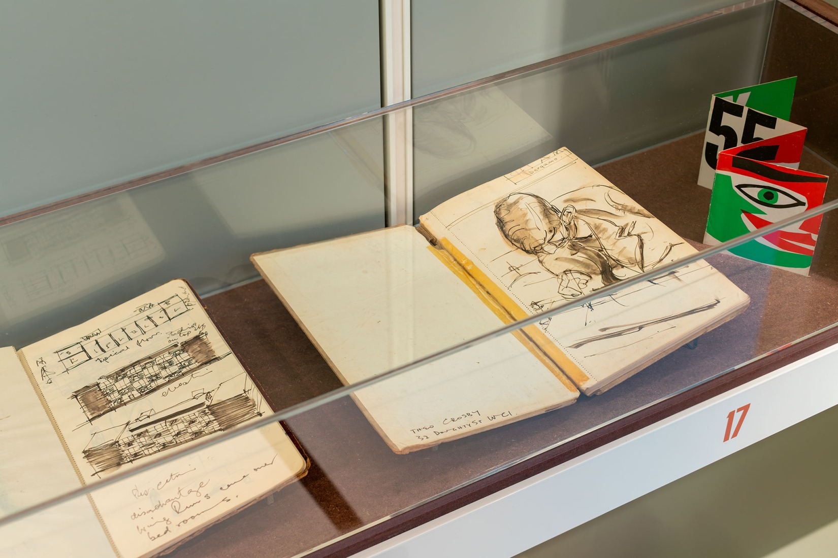 «Theo Crosby: 100 vidas». Fotografía cortesía por Pentagram’s Osh Gallery.