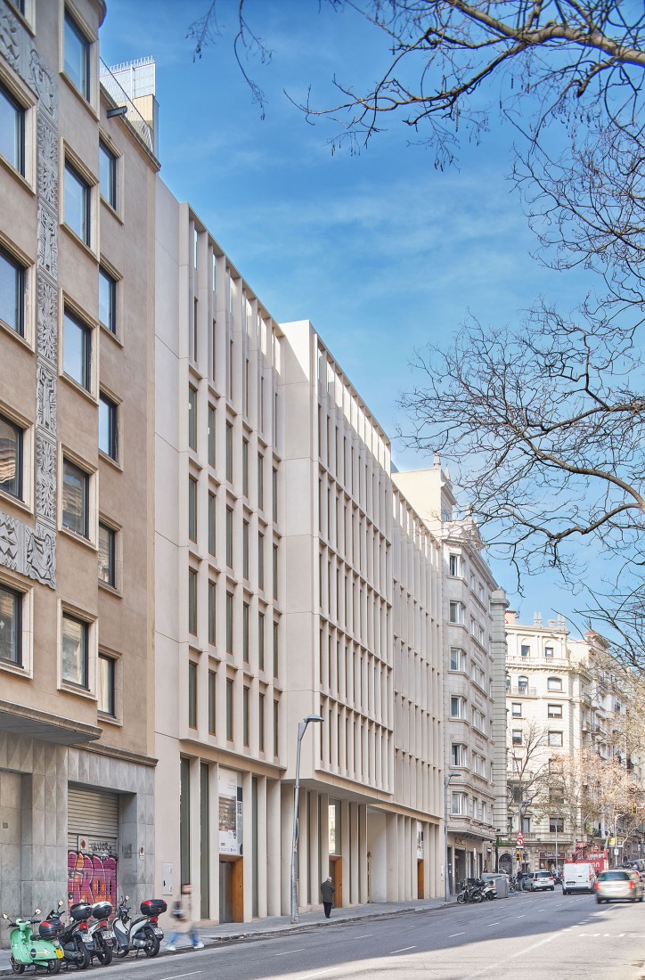 Renovation of the Aribau195 building by scob. Photograph by Adrià Goula.