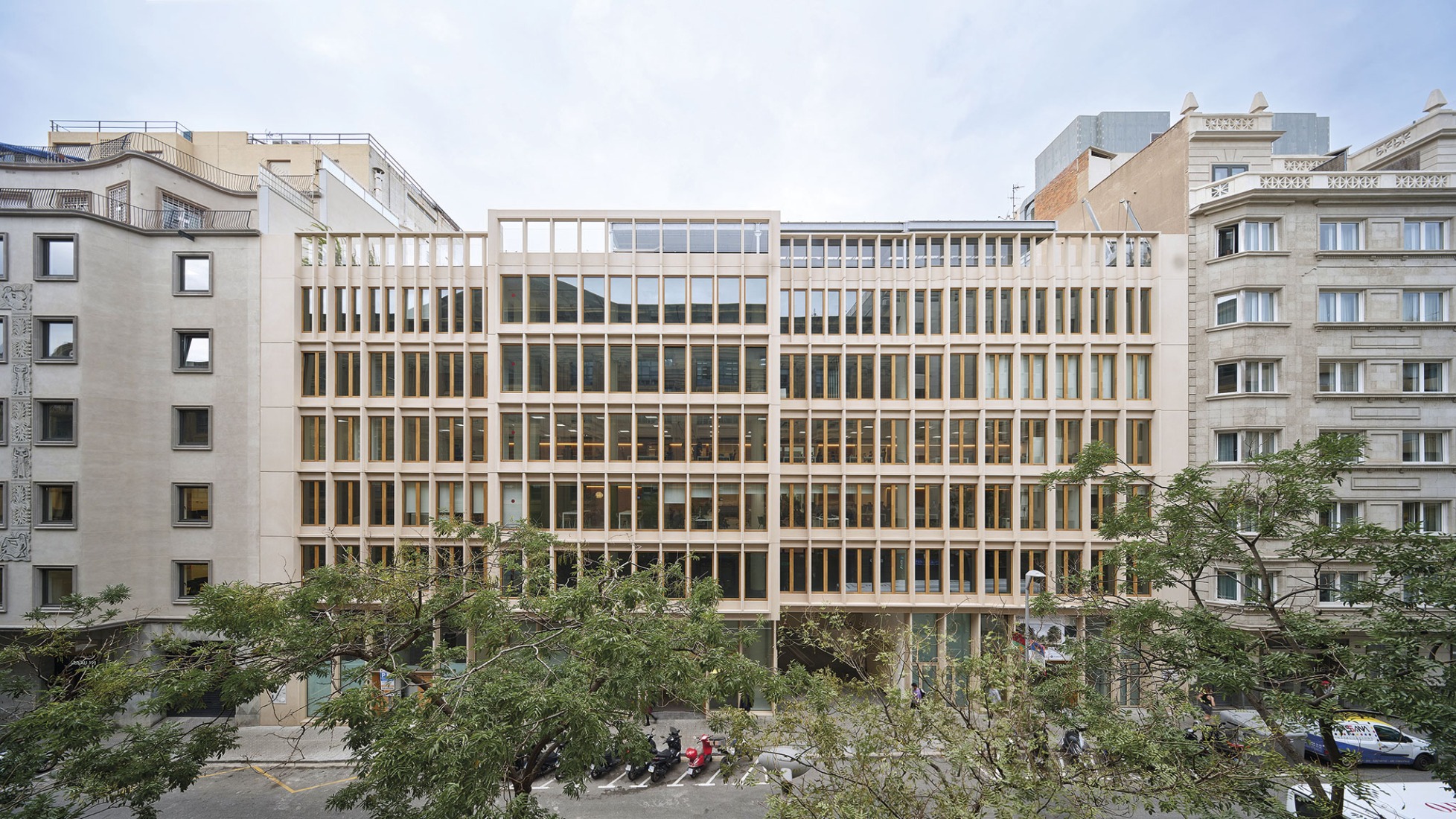 Renovation of the Aribau195 building by scob. Photograph by Adrià Goula.
